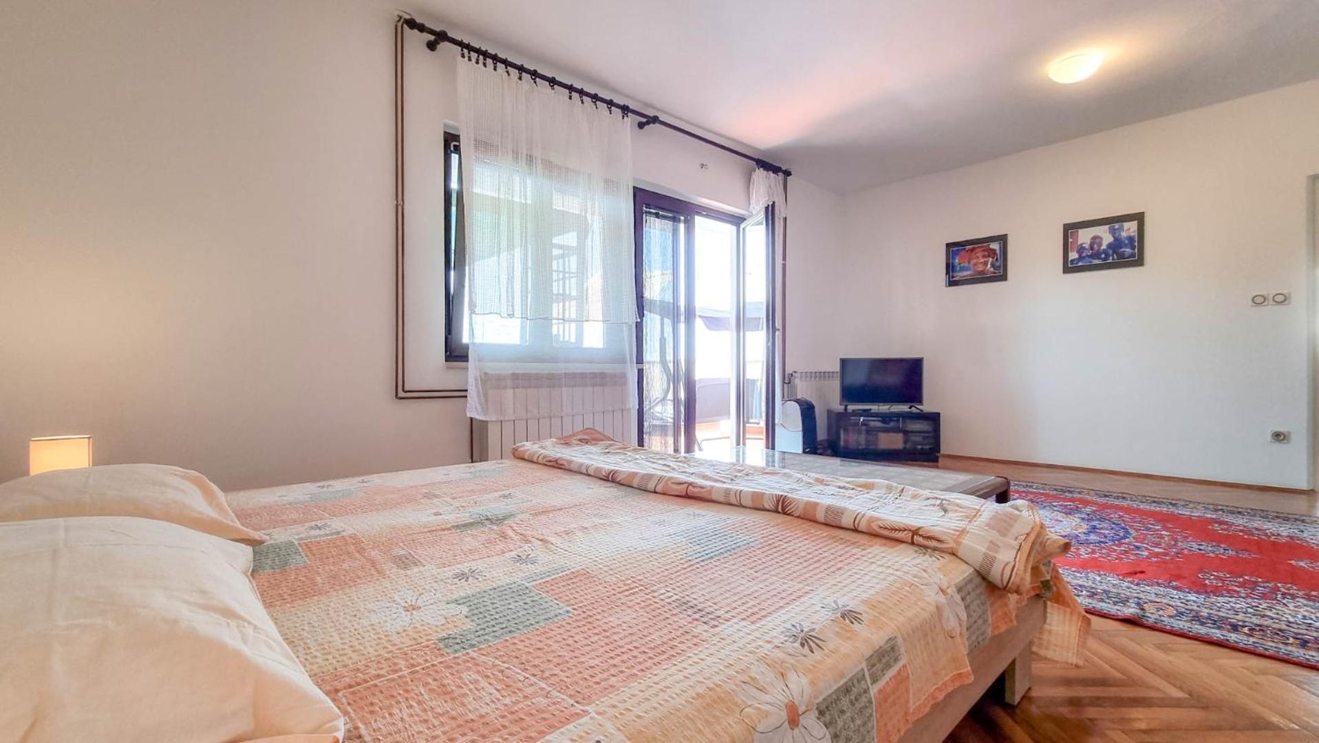 Apartment Mirjana Three *
